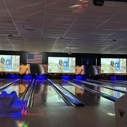 Lake Country Lanes